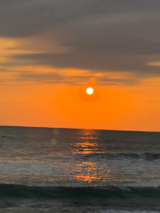 Inicio hostal hump back int puerto lopez ecuador arcoiris atardecer1