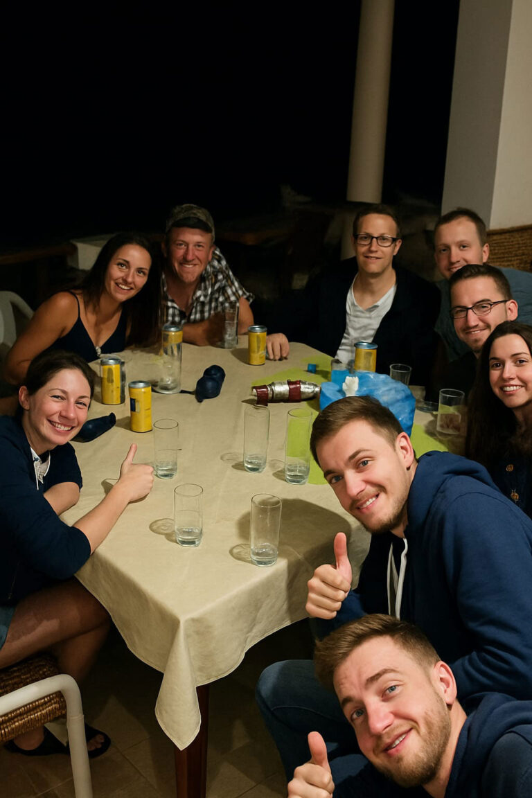 hostal hump back int puerto lopez ecuador arcoiris restaurante5