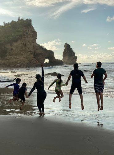 Inicio hostal hump back int puerto lopez ecuador playa