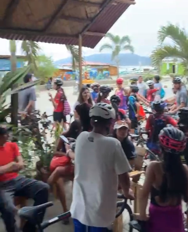 triatlón en puerto lópez delegación de pichincha en el hostal humpback internacional